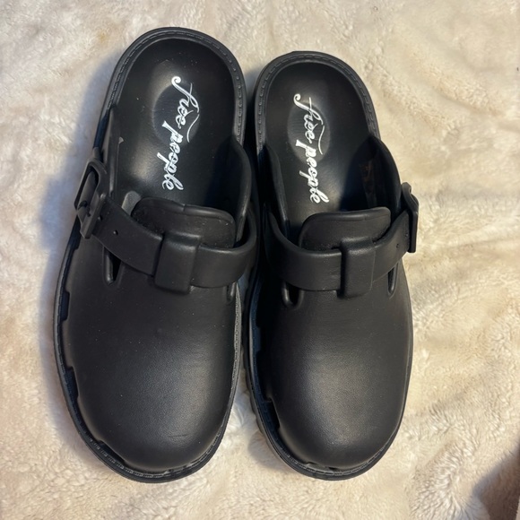 NEW Free People Karlie Buckle Clogs Size 6 Black Mules Slip-On EVA Buckle Detail - Picture 5 of 14